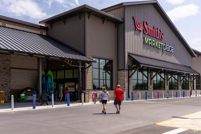Timber Lakes residents can head down to Smith's Marketplace in Heber to pickup their groceries.