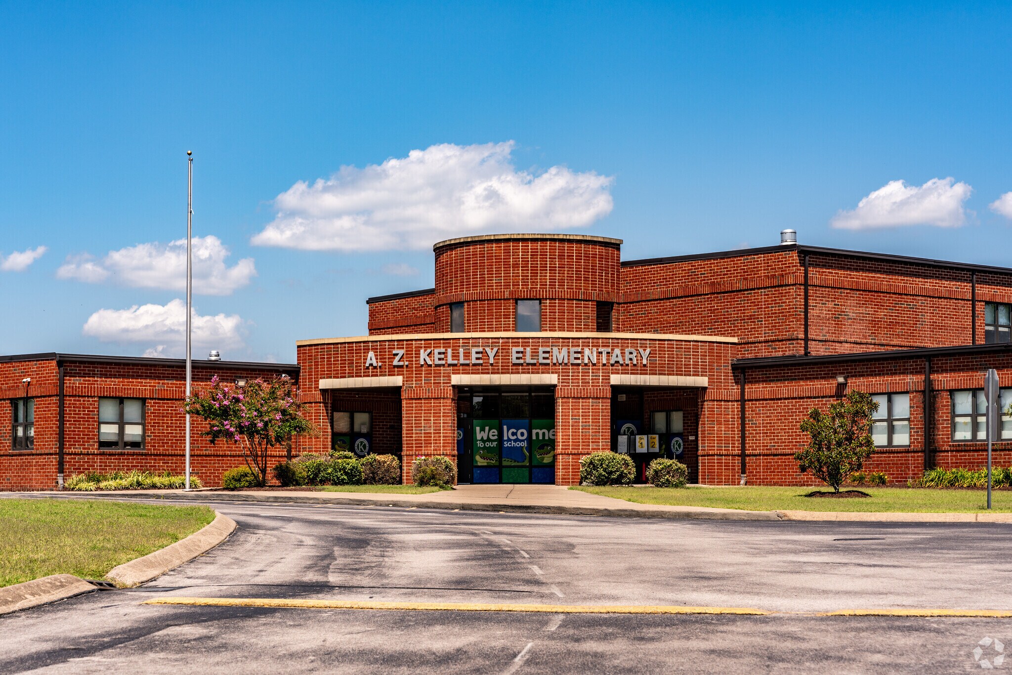 AZ Kelly Elementary is located in the Oak Highlands neighborhood.