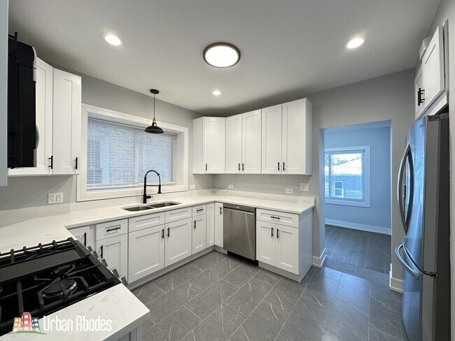 5510 N Luna Ave unit J01W, Chicago, IL 60630 - photo 3