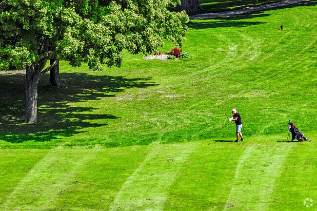 Lincoln Park’s nine-hole course offers a quick round by the river.