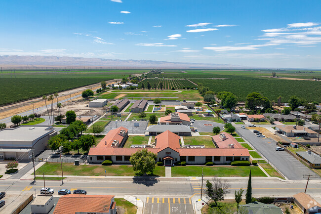 Education opportunities abound at Buttonwillow Elementary School.