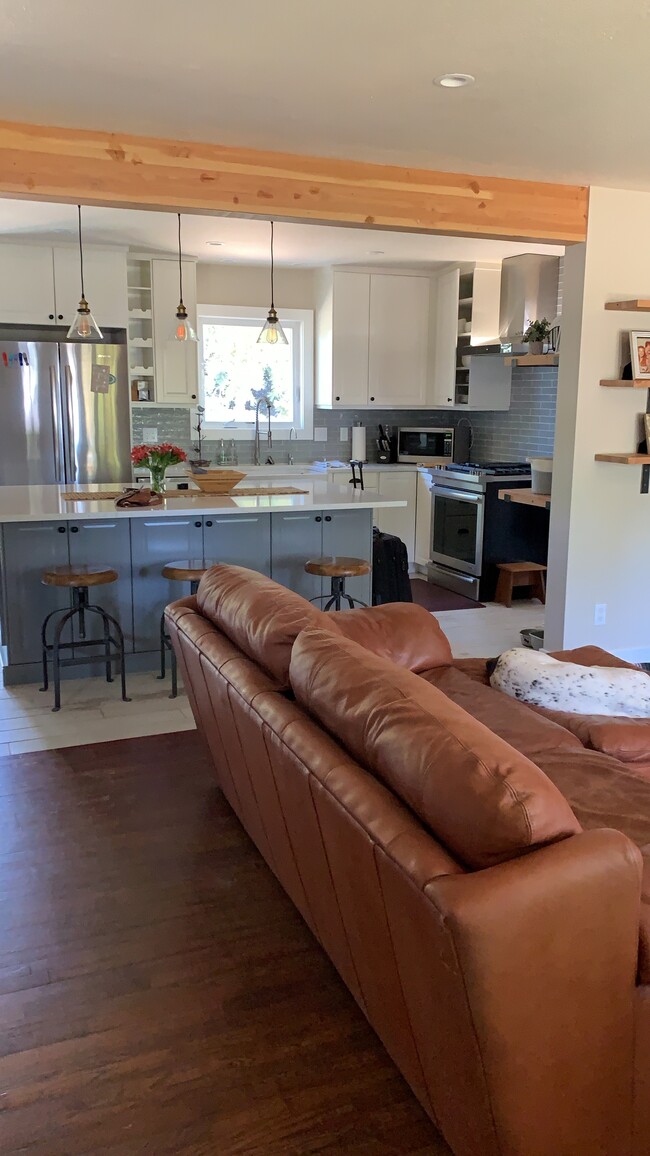 1261 NE Dempsey Dr, Bend, OR 97701 - photo 2