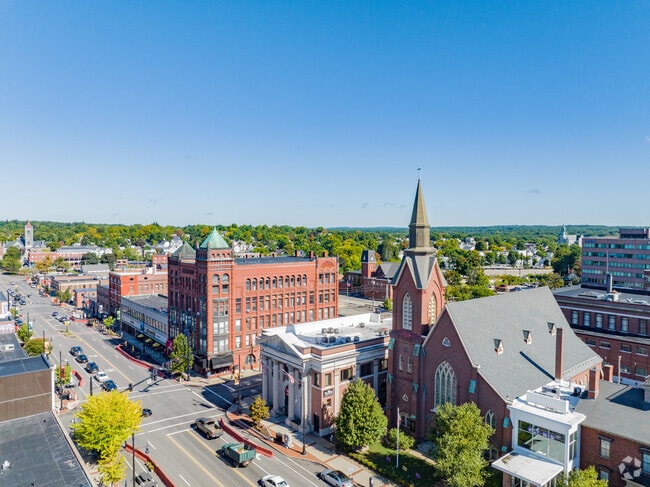 Downtown Nashua has a variety of boutiques, restaurants and bars to discover.