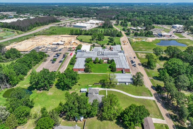 Rosa Scott School serves 448 students in 9th grade.