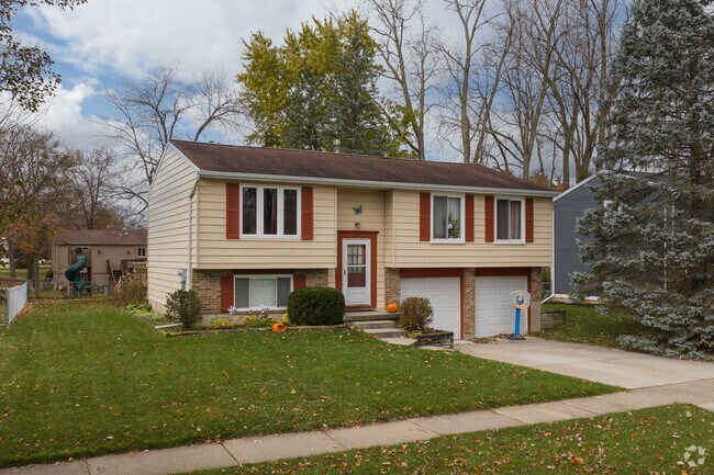 Closer to the center of Haslett you will find more Split-Level and Ranch style homes.