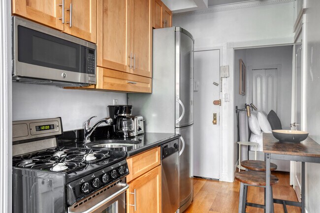 221 Mott St unit FL3-ID2053, New York, NY 10012 - photo 4