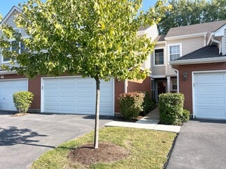 744 Old Checker Rd, Buffalo Grove, IL 60089