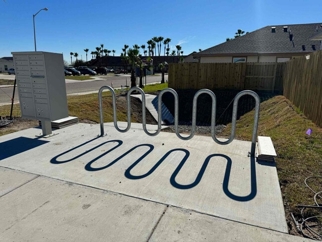 1806 Atrium Pl Dr unit 14, Harlingen, TX 78550 - photo 2