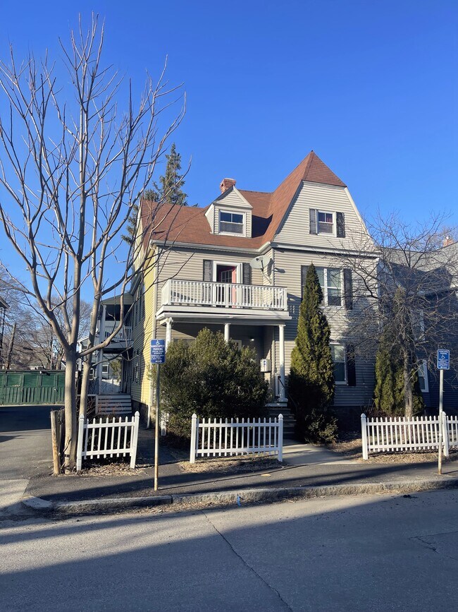 16 Dayton St Unit 3, Worcester, MA 01609