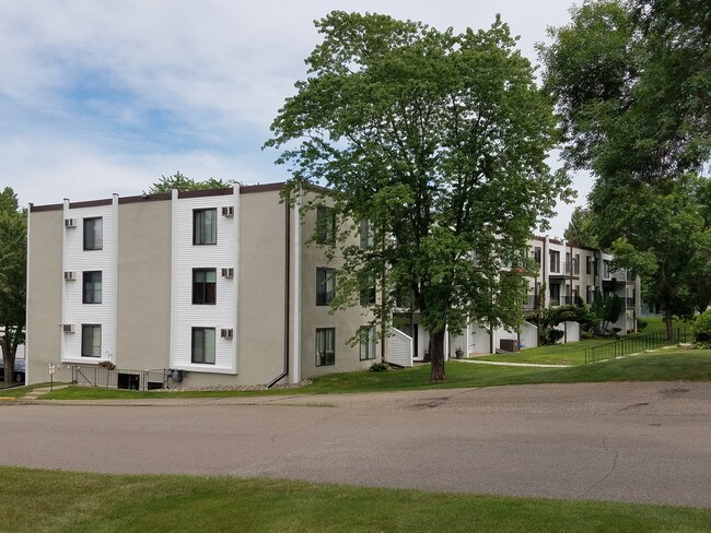 Briar Oaks, Apple Valley, MN 55124 - photo 2