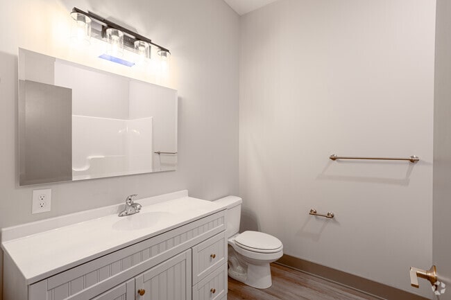 Apartments on Main, Davenport, IA 52801 - photo 6