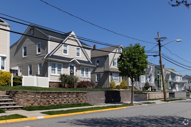 Colonial style houses in Wood-Ridge, NJ. has elevated steps from the street-view.