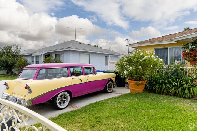 Del Aire’s streets feature nostalgic touches like vintage cars.