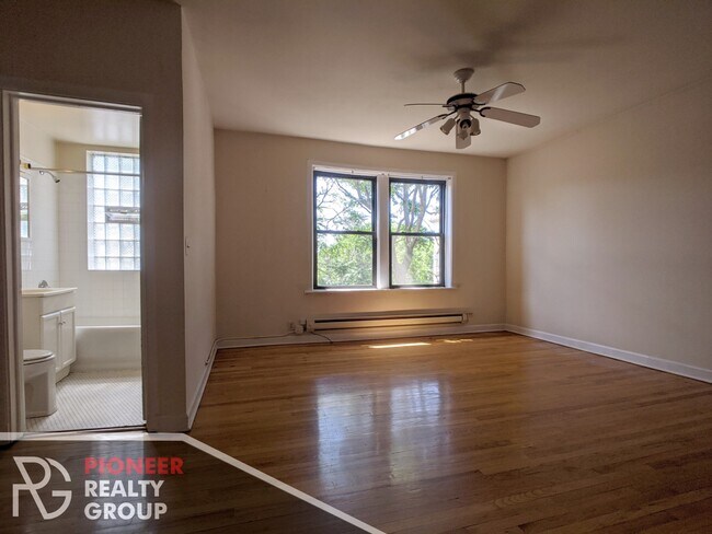 1044 W George St unit 1050-205, Chicago, IL 60657 - photo 3