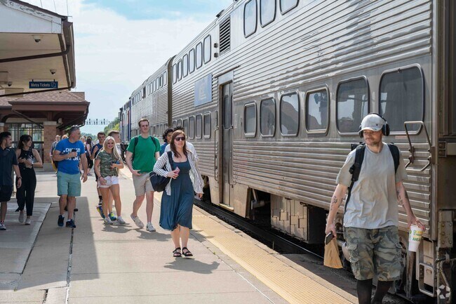 High Meadow residents can use the Route 59th Metra trains to travel to downtown Chicago.