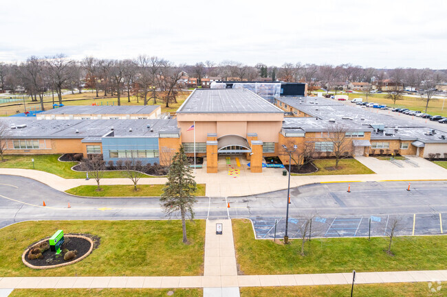 Elsie Wadsworth Elementary School has a number of buildings on its campus.