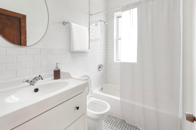 3115 N Davlin Ct unit 3, Chicago, IL 60618 - photo 5