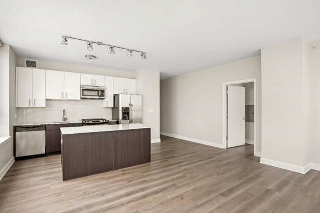 221 S Halsted St, Chicago, IL 60661 - photo 2