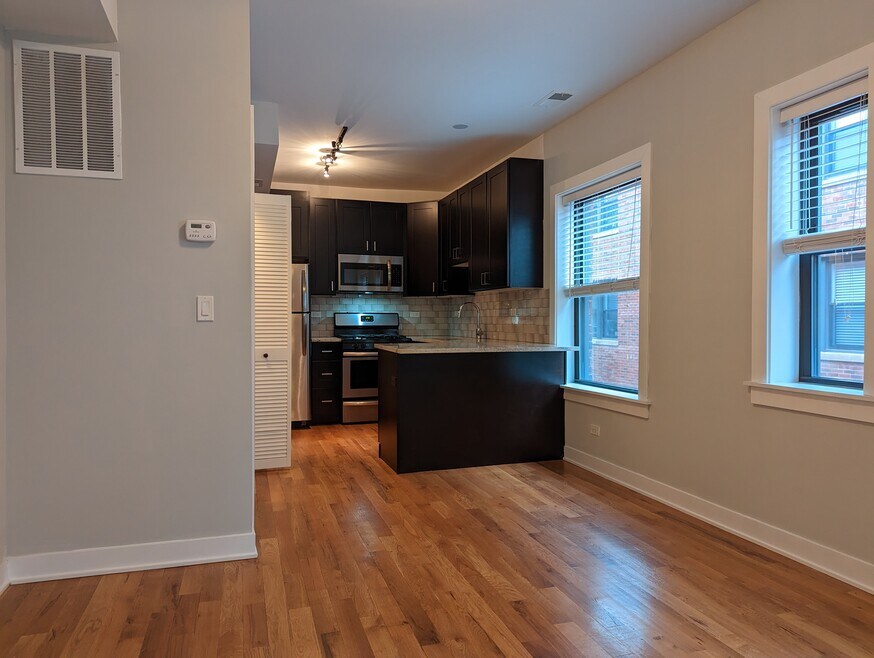 2203 W Eastwood Ave unit 2201-2W, Chicago, IL 60625 - photo 1