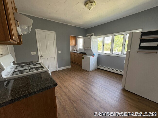 7 Bristol St unit 3, East Cambridge, MA 02141 - photo 2