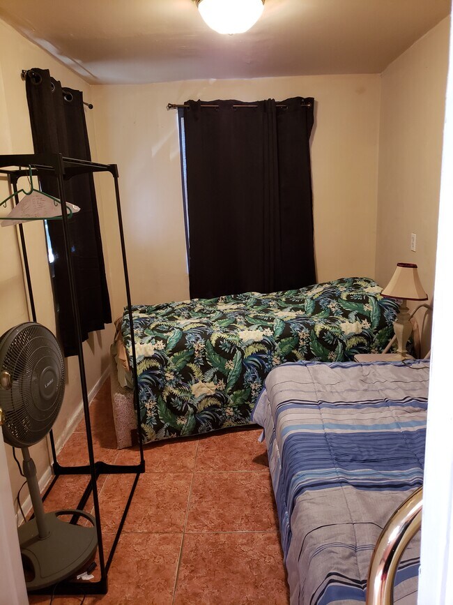 827 Briggs St, West Palm Beach, FL 33405 - photo 5