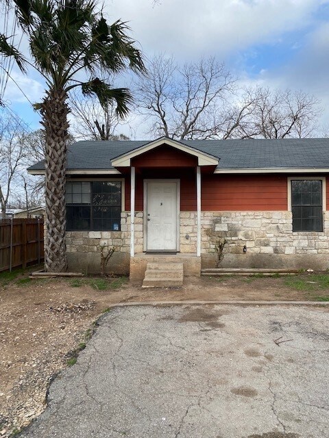309 S Avenue C unit A, Elgin, TX 78621 - photo 1