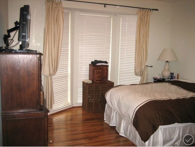 Huge room holds king size beds & then some