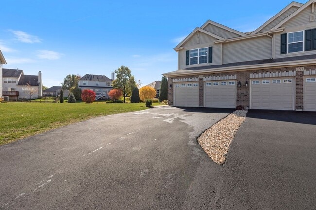 2115 Canyon Creek Ct, Aurora, IL 60503 - photo 3