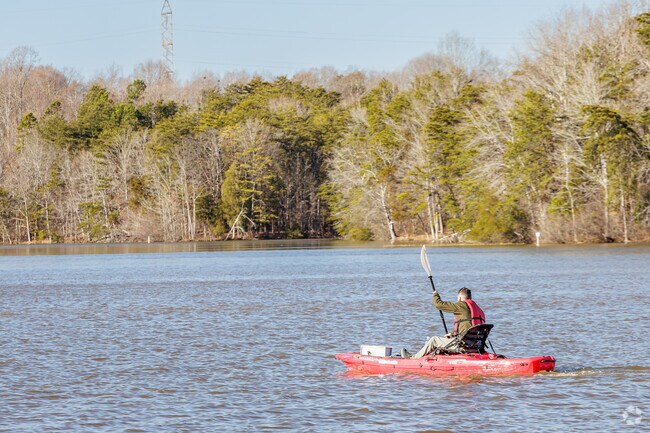 Florence residents love kayaking at the beloved Oak Hollow Lake.