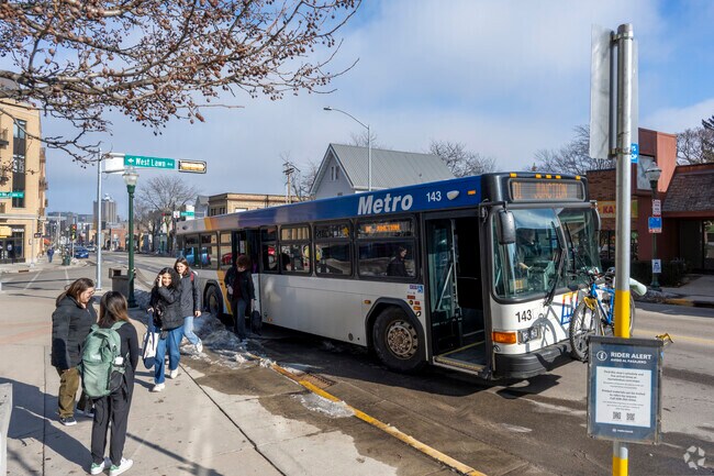 Metro buses also run on Monroe Street in Vilas.