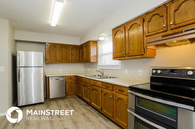 1914 Willow St, Higginsville, MO 64037 - photo 6