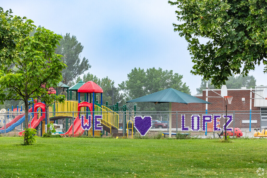 Lopez Elementary has school spirit.