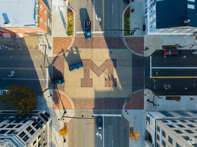 A large brick M highlights this intersection in Downtown Massillon.