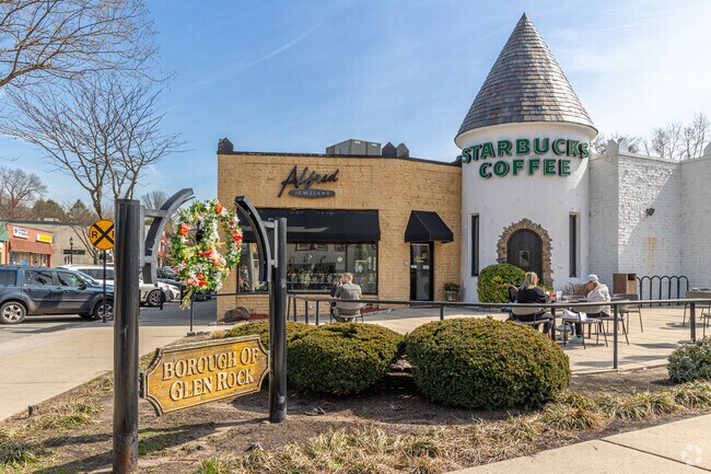 Glen Rock's Starbucks offers inviting outdoor seating.