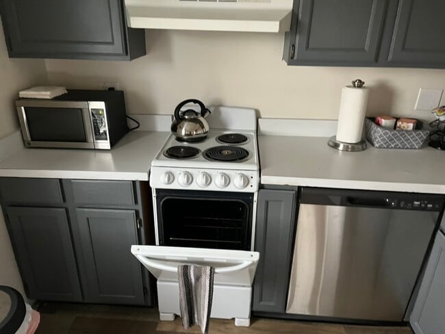 424 Creek Farm Rd unit 1BD Studio Unit 2, Colchester, VT 05446 - photo 6