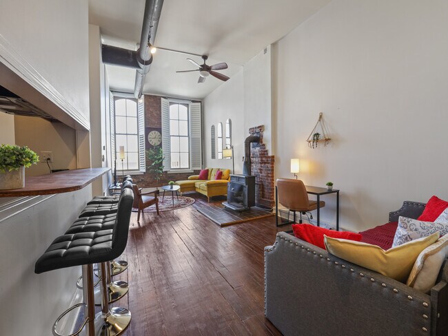 66 S Front St unit 21, Memphis, TN 38103 - photo 2