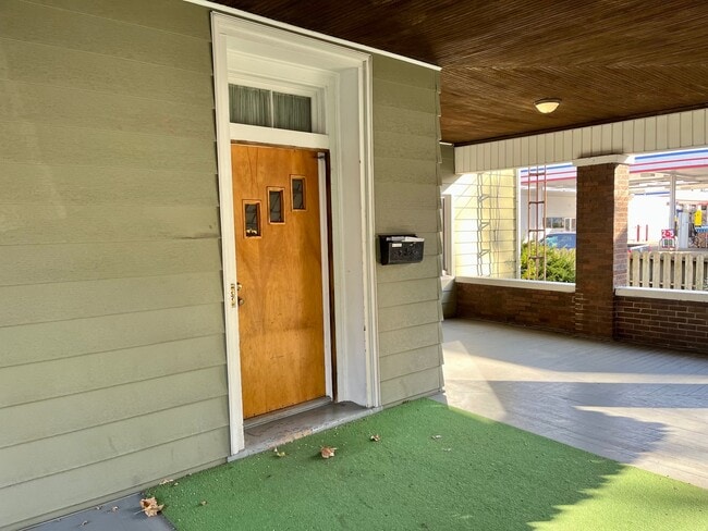 911 N Center St, Bloomington, IL 61701 - photo 5