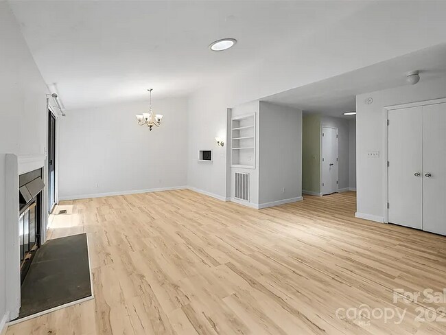 71 Hollybrook Dr, Asheville, NC 28803 - photo 5