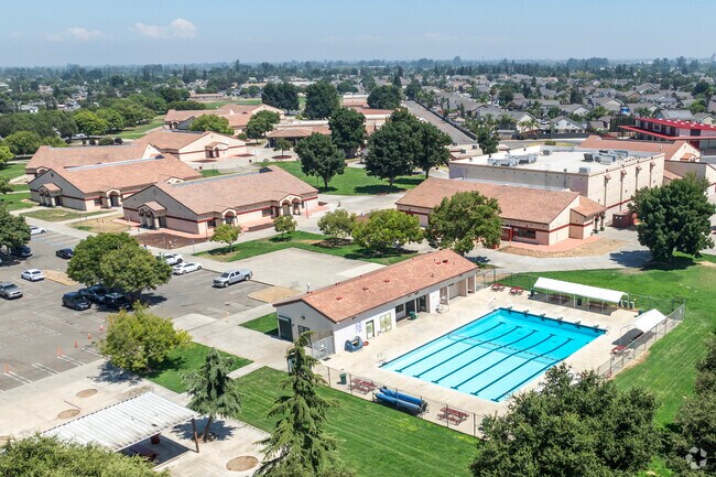There is a pool at Delhi High School in Delhi.