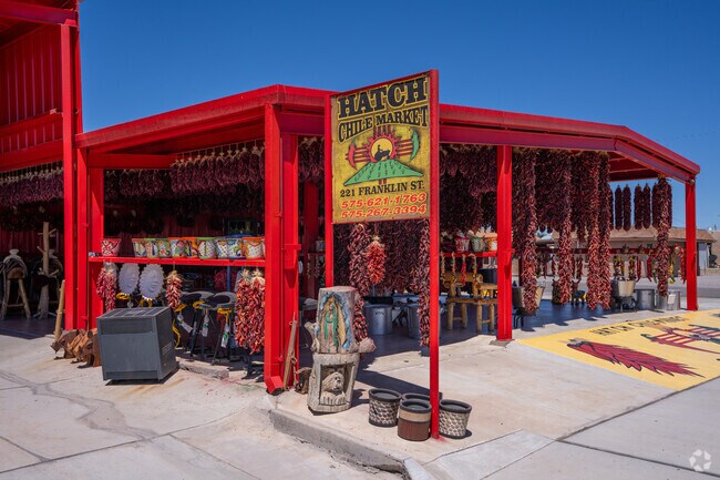 Known for its fiery, flavorful chiles, the  Hatch Chili Market celebrates New Mexico’s famous green chile varieties.
