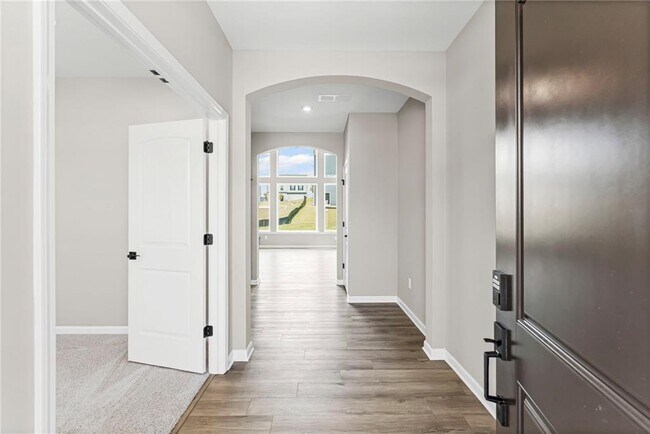 716 Crystal Lake Pkwy, Hoschton, GA 30548 - photo 7