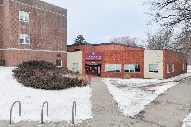 At Groveland Park, 47% of students scored at or above the proficient level for Reading.