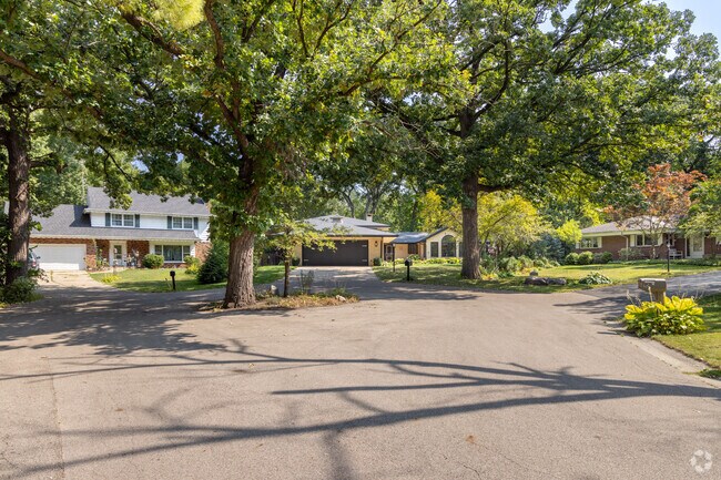 Jacoby Heights is a quiet Rockford neighborhood nearby great schools and parks.