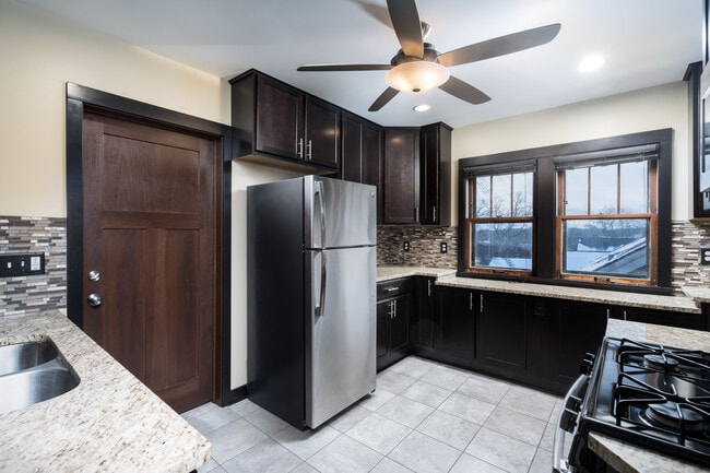 1298 N 68th St unit Upper, Milwaukee, WI 53213 - photo 6