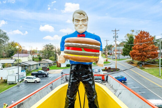 Pal's is a popular chain restaurant in the northern Tennessee area.