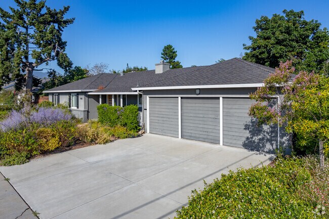 Beautiful foliage adorn the ranch homes of Cuesta Park.