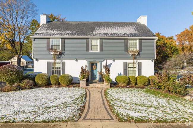 Many Cathedral Area homes in Joliet offer two-stories and over 1500 sq. ft of living space.