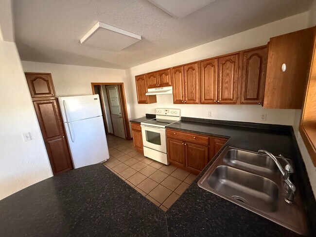 403 W 3rd St, Sanborn, IA 51248 - photo 2