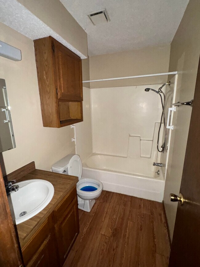 702 NE 11th St, Moore, OK 73160 - photo 2