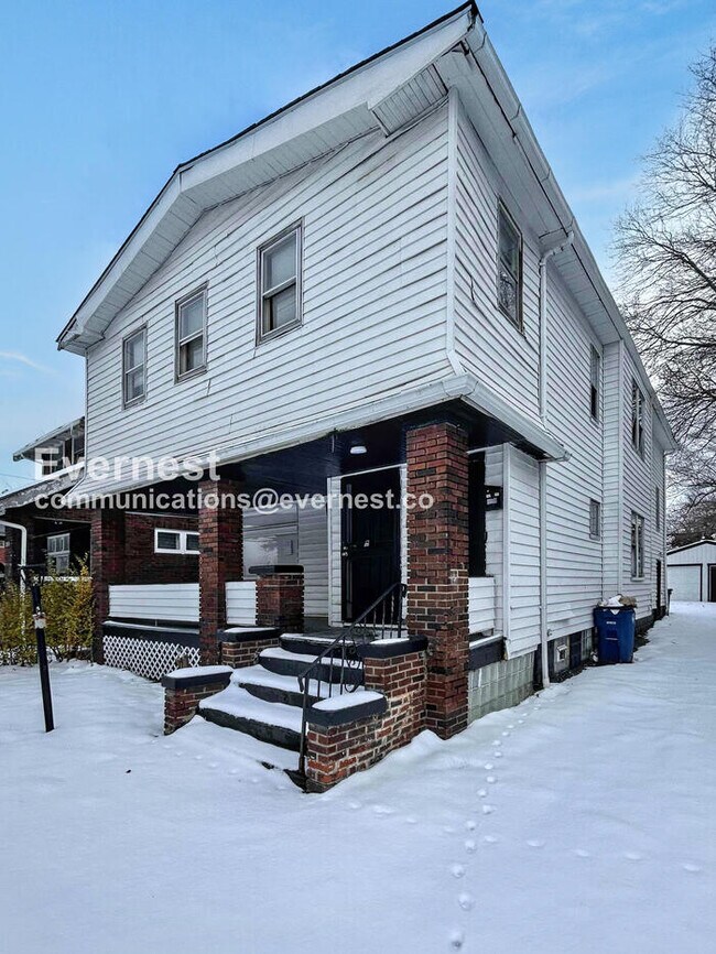 12110 Lenacrave Ave unit 2, Cleveland, OH 44105 - photo 2